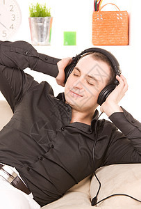 男用耳机音乐播放器技术享受微笑手机耳机白色男性立体声听力图片