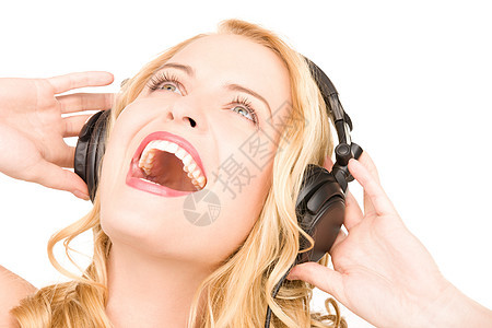 在耳机中快乐的女人音乐微笑快乐情感手机成人女孩打碟机立体声享受图片