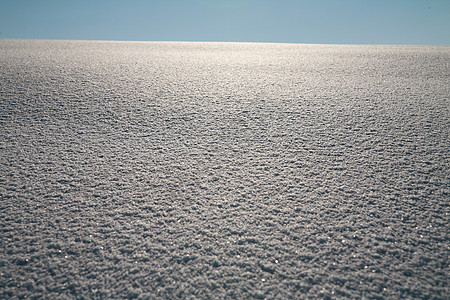 雪地表面冬景冰柱天空降雪雪花水晶蓝色四要素太阳季节性图片