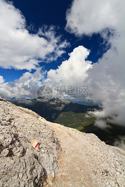 云上阿尔卑斯山道图片