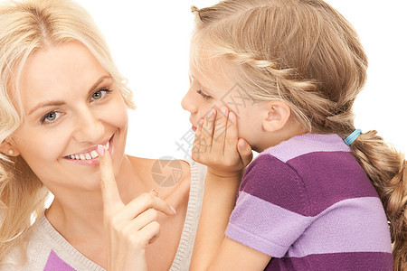 幸福母亲和子女家庭女儿微笑女士金发女郎青春期福利女性母性拥抱图片