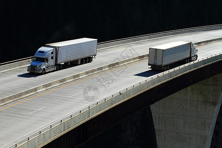 高架桥上的卡车柴油机轮子工业交通运输货运拖拉机速度后勤钻机图片
