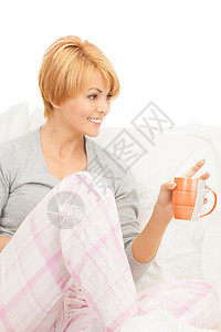 带杯子的妇女快乐女孩享受饮食主妇咖啡家庭早餐成人女性图片