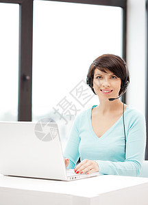 使用膝上型计算机的求助电话接线员商业秘书电脑热线技术接待员人士助手服务服务台图片