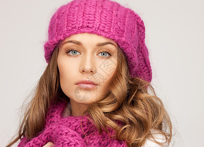 戴冬帽的美女帽子福利季节棉被女性羊毛围巾女孩幸福成人图片
