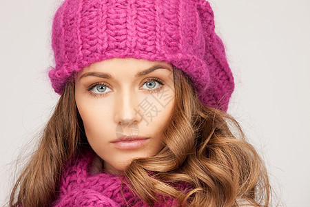 戴冬帽的美女围巾羊毛女孩帽子福利女性棉被季节成人幸福图片