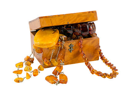 白纸上隔绝的安珀古老珠宝首饰木箱盒子橙子海滩配饰树脂珠子国家项链金子财富图片
