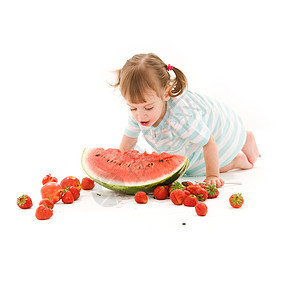 有草莓和西瓜的小女孩童年食物婴儿孩子女性裙子土壤甜点活力女孩图片