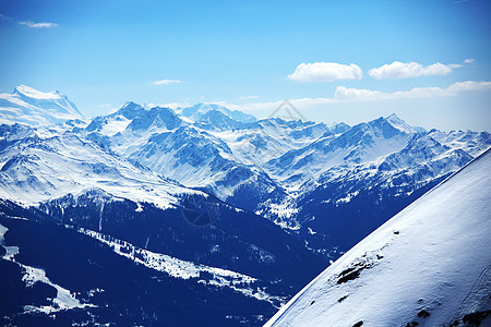 山上有高山滑雪太阳单板暴风雪蓝色冰川活动旅行爬坡顶峰图片