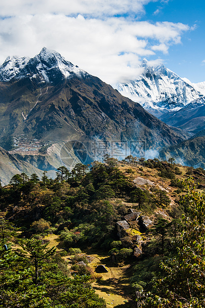 Lhotse Lhotse Shar山峰村庄和喜马拉雅山林图片