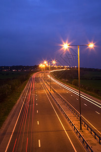 夜间公路和交通图片