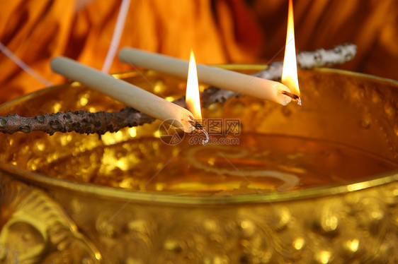 圣水预科信仰团体装饰品传统冥想寺庙橙子男人宗教图片