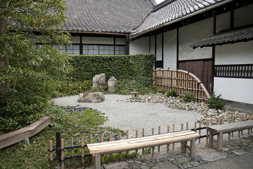 日托雅潘的日本传统石园美化园艺绿色植物花园图片