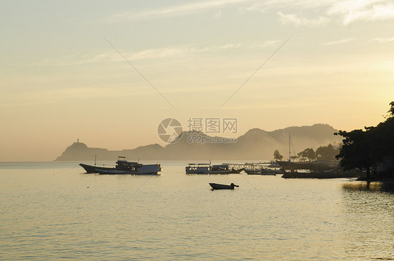 东提摩尔 蒂摩尔湾的dili海岸线e日出海岸旅行钓鱼图片