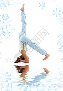 萨兰巴梅沙萨萨纳支持头台保健福利调息姿势杂技身体雪花力量女孩瑜伽图片