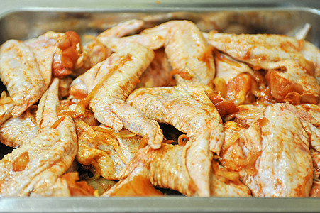 鸡肉肉沙什利克家禽烧烤陶瓷翅膀烹饪午餐油炸洋葱绿色植物香料图片