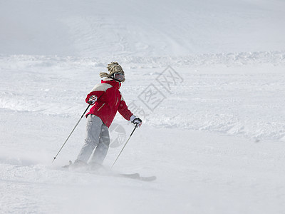 滑雪者活动闲暇女士青年旅行运动娱乐追求爬坡滑雪图片