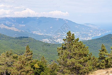 克里米亚半岛南部 艾佩特里山脉风景荒野全景海岸松树海岸线岩石石头海滩海景悬崖图片