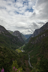 照片来自挪威峡湾山脉风景森林游客天空瀑布树木旅游蓝色图片