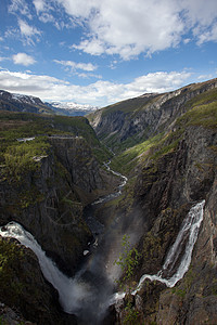 挪威的河流和瀑布山脉峡湾目的地森林风景荒野旅游天空文化游客图片