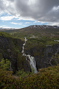 挪威的河流和瀑布风景游客山脉目的地树木天空荒野旅游峡湾森林图片