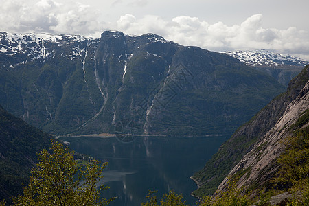 照片来自挪威山脉森林天空树木景观旅游游客瀑布蓝色荒野图片
