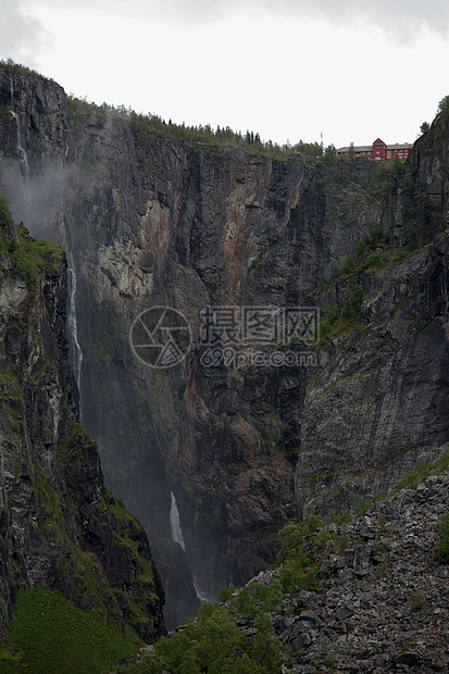 挪威的河流和瀑布旅游天空峡湾森林游客山脉荒野树木文化目的地图片