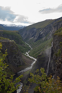 挪威的河流和瀑布树木游客旅游山脉风景文化天空荒野目的地峡湾图片