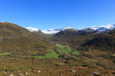挪威秋秋季风景游客风光旅游田园天空目的地文化棕色图片