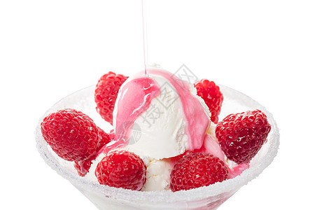与草莓的冰淇淋甜点白色小吃红色奶油状牛奶食物奶制品茶点糖浆图片