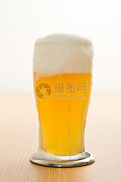 杯中小麦啤酒泡沫设施酒吧眼泪娱乐烈酒高脚杯橙子冲击啤酒杯图片