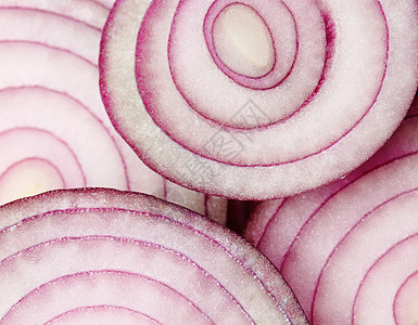 红洋葱切片蔬菜家庭食物圆圈香料紫色背景图片