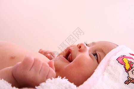 婴孩婴儿微笑保健新生乐趣情感幸福童年生活快乐毛巾图片