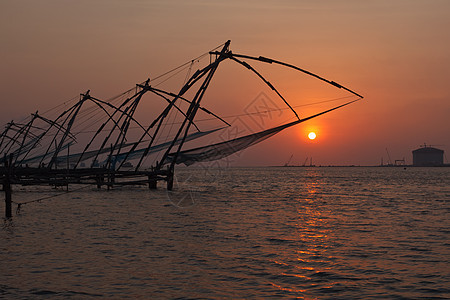 日落时中国鱼网 印度喀拉拉邦科奇高知太阳渔夫钓鱼日落支撑渔网地平线绳索图片