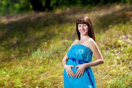 孕妇肚子上充满快乐的少女心图片