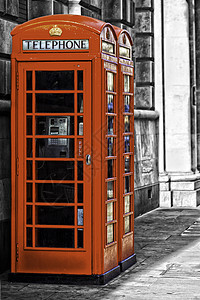 英国红色电话亭服务说话金属街道民众摊位公用电话电讯文化技术图片