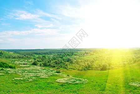 夏季风景蓝色阳光远景季节日落土地天空木头森林天气图片