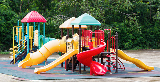 多彩多彩操场设备公园梯子栏杆玩具孩子晴天地面塑料校园城市图片