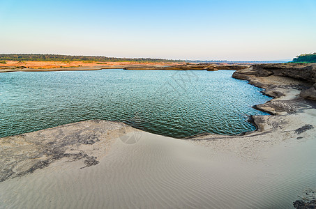 湄公河桑潘博克岛 泰国乌本拉恰塔尼港口地平线旅行悬崖石头风景旅游岩石热带地标图片