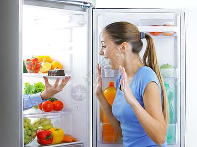 甜甜调味素食水果手臂蔬菜橙子冰箱人类女子思维厨房图片