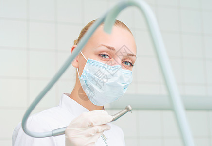 戴保护面罩的女牙医有牙科训练外科药品成人工人快乐医生男性手术面具临床图片