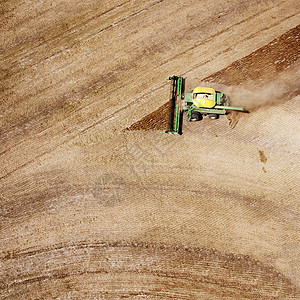 收获者拖拉机扁豆收成农场机械高架脉冲农村收割机地平线图片