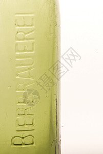 瓶装啤酒瓶瓶子绿色玻璃夹钳图片