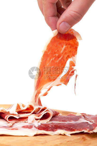 薄薄的西班牙Jamon 用一只手烹饪美食猪肉白色小吃塔帕切割木板营养午餐图片