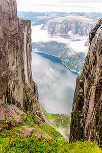 从Kjerag山到 Lysefjord 的视图图片