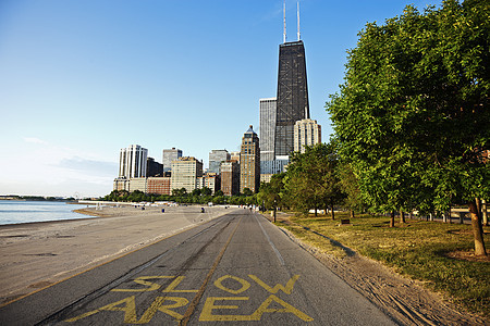上午早上在芝加哥城市全景天际摩天大楼背景图片