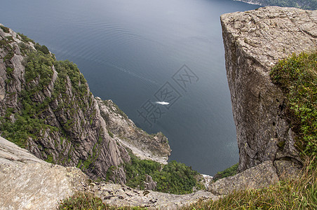 fjord 视图汽艇场景爬坡山沟远足石头悬崖风景峡湾地标背景图片