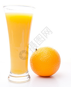 橙子和一杯橙汁旁边的橙子图片