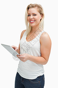 使用平板电脑的金发美女背心金发女郎电子书快乐触摸屏滚动技术微笑女士女性图片