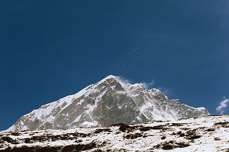 雪雪山岩石爬坡顶峰远足高山风景环境全景活动天空图片